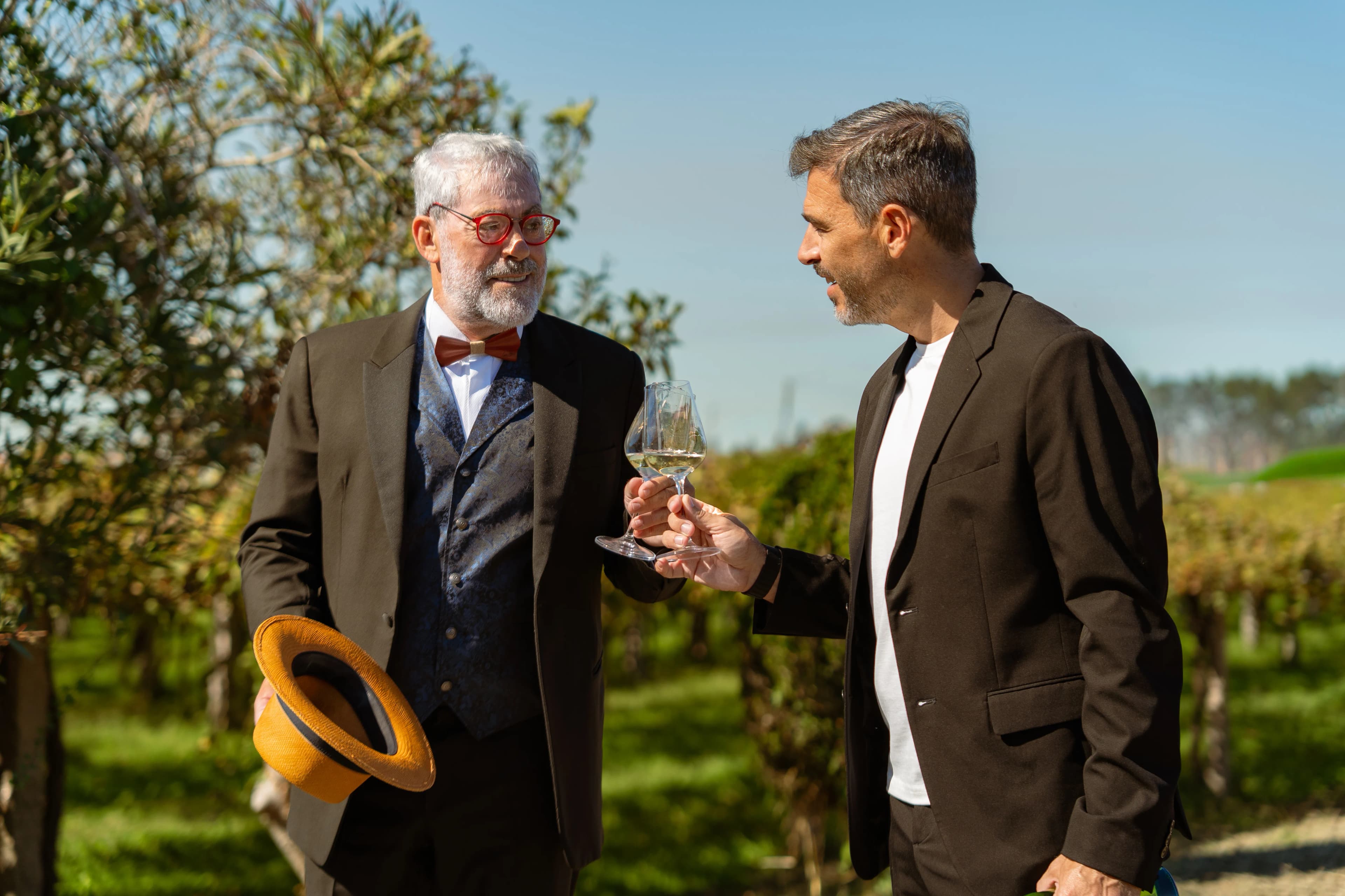 Carlos e Jose no viñedo